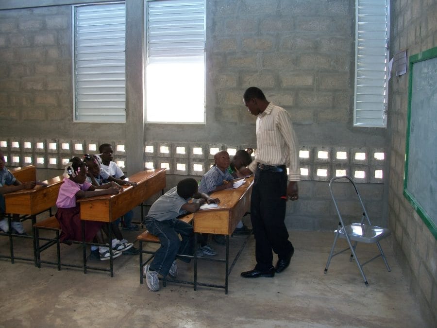 Equipamiento escolar para Haití