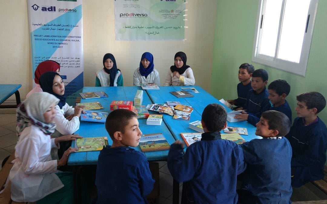 La Escuela de El douar El Kalaa (Marruecos) recibe nuevos materiales didácticos.