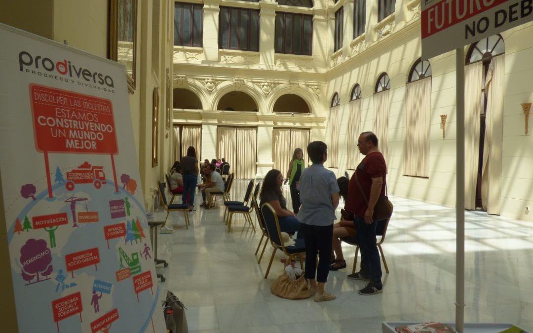 Iniciamos nuestro 25 aniversario sensibilizando con la «biblioteca humana»