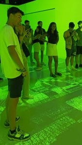 Visita jóvenes proyecto Erasmus museo OXO Málaga